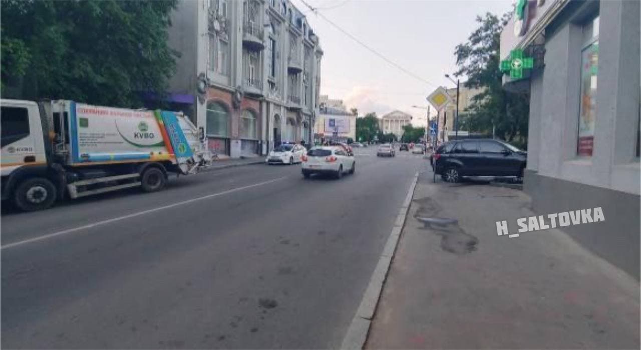 ДТП Харьков: джип врезался в аптеку
